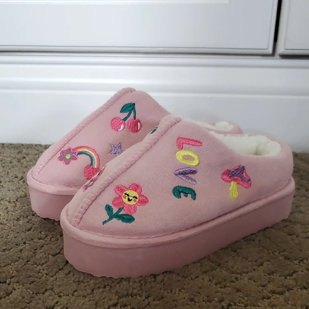 Girls Falls Creek Rose Pink Embroidered Clog Slippers Size 10/11 1/2 NWT